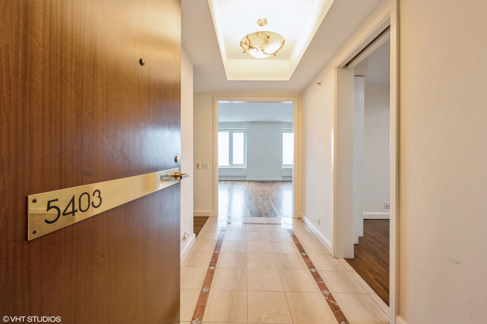 132 E DELAWARE Place 5403