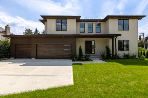 Photo of 949 Internationale Parkway, Woodridge, IL 60517 (MLS # 12705981)
