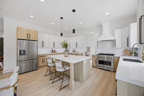 Tiny photo for 949 Internationale Parkway, Woodridge, IL 60517 (MLS # 12705981)