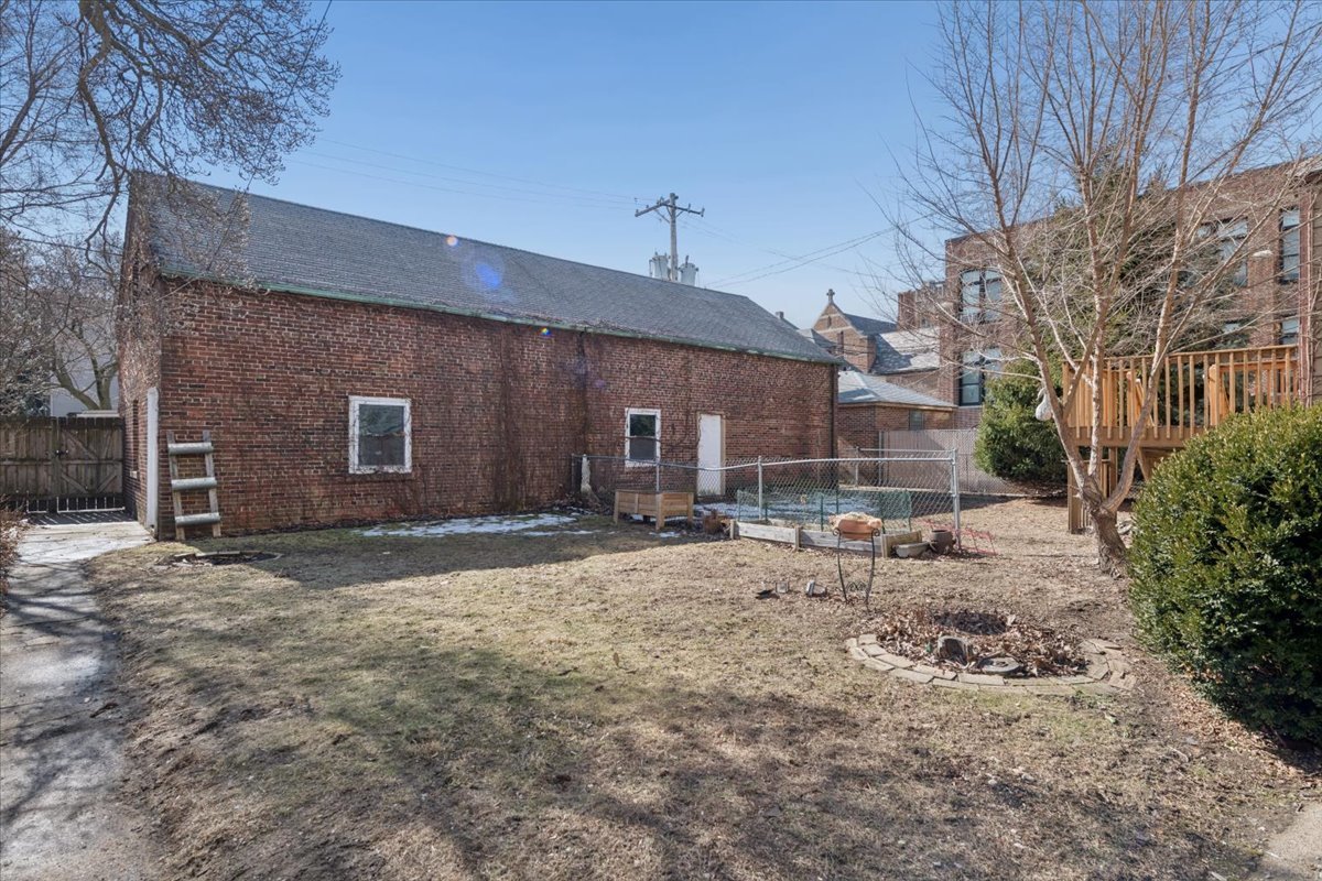 1621 W Bryn Mawr Avenue