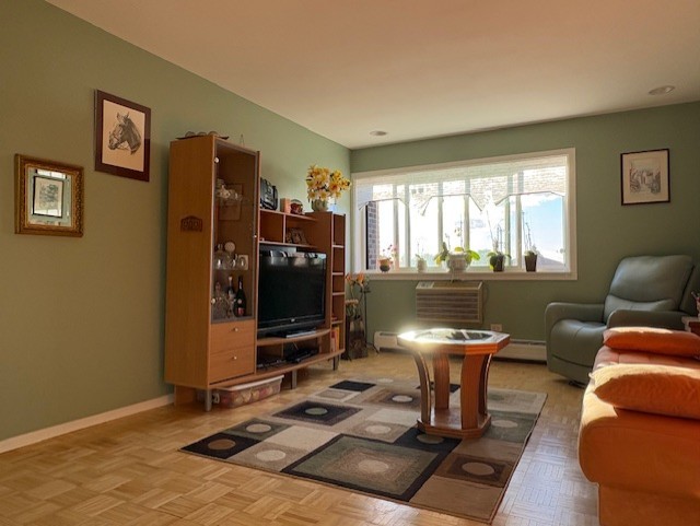 4623 N CHESTER Avenue 105