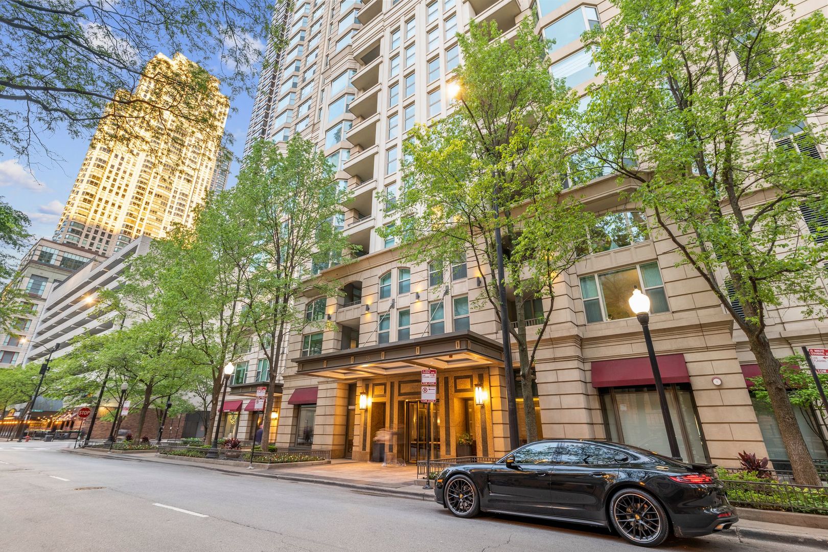 25 E Superior Street 903