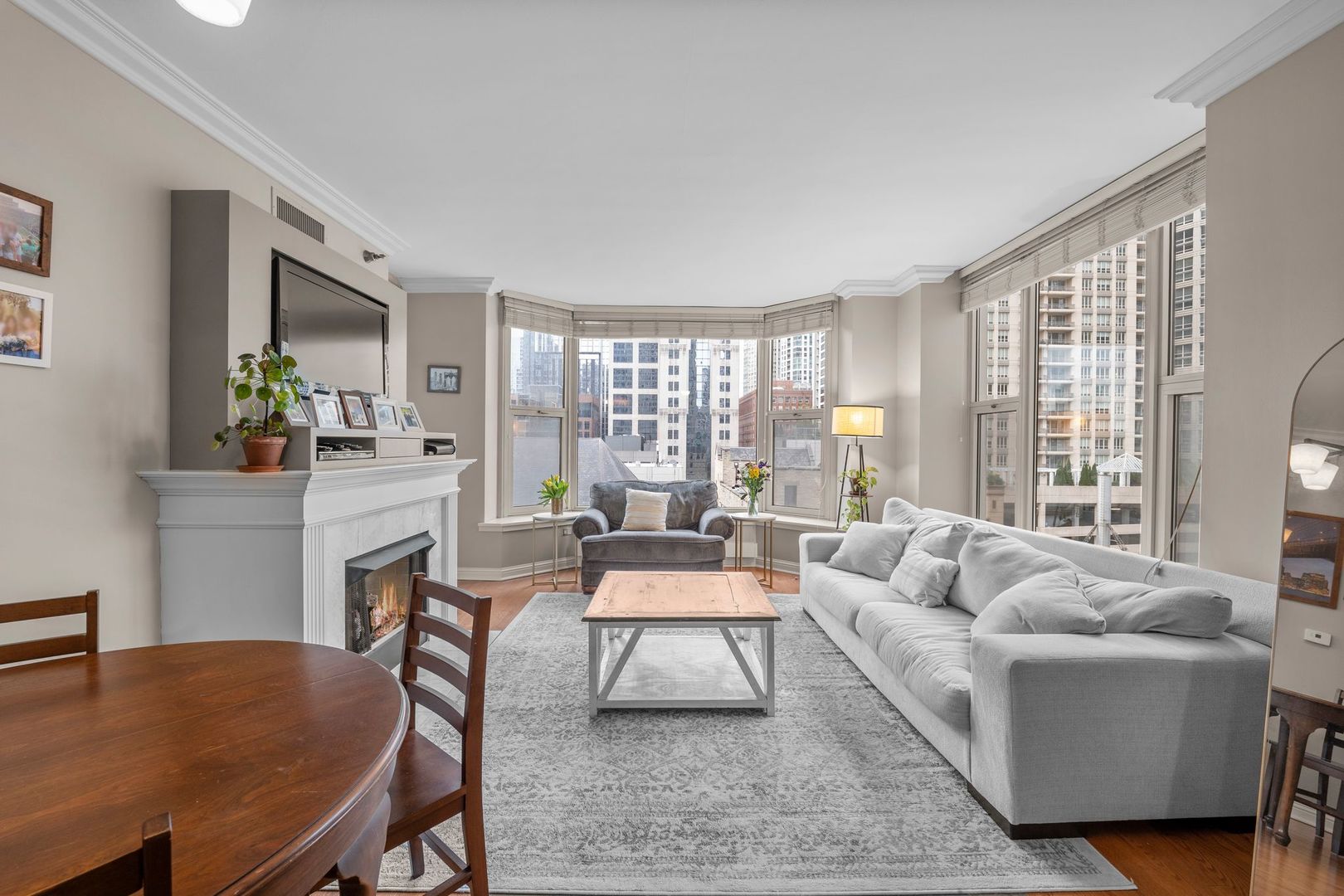 25 E Superior Street 903