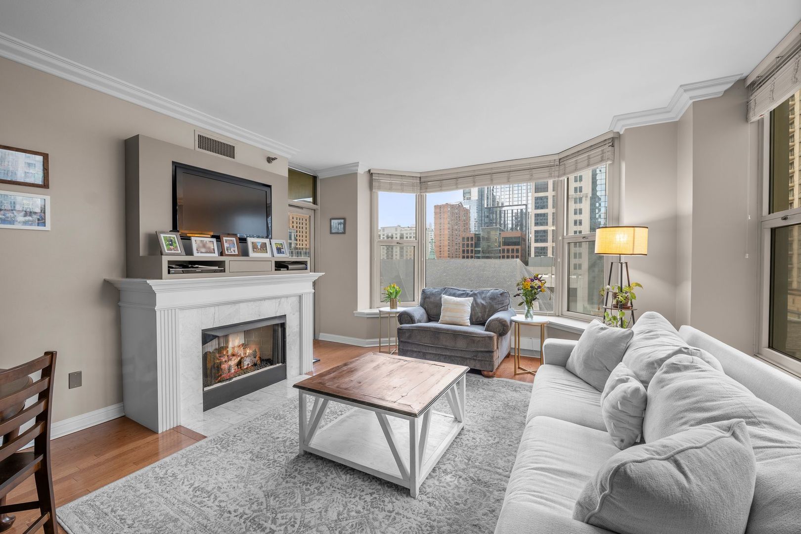 25 E Superior Street 903