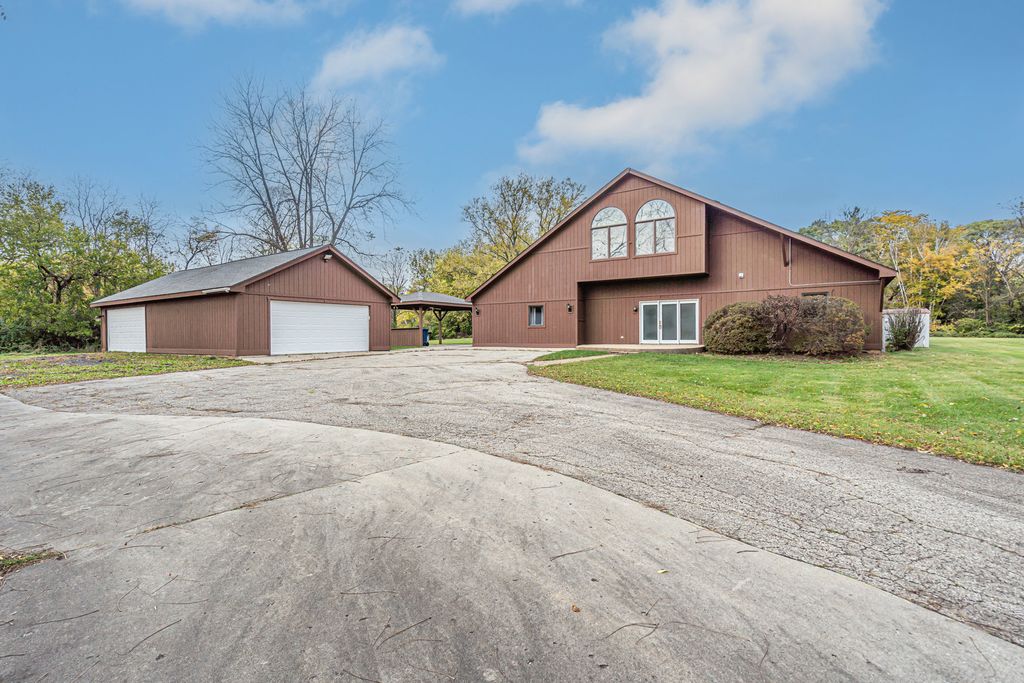 Photo for 27514 N Forest Garden Road, Wauconda, IL 60084 (MLS # 12502071)