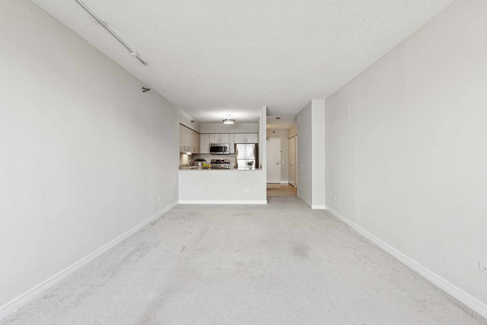 Chicago, Illinois 60611, United States, 1 Bedroom Bedrooms, ,1 BathroomBathrooms,Residential,Active,211157