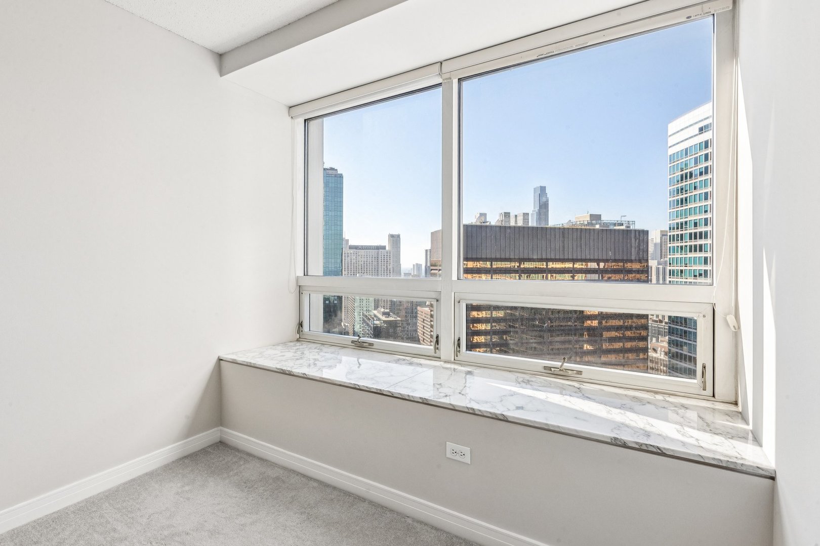 Chicago, Illinois 60611, United States, 1 Bedroom Bedrooms, ,1 BathroomBathrooms,Residential,Active,211157