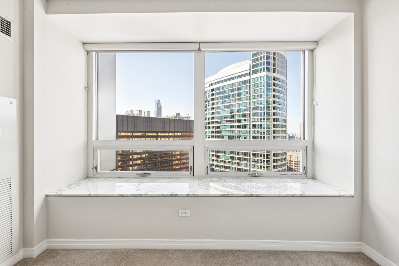 Chicago, Illinois 60611, United States, 1 Bedroom Bedrooms, ,1 BathroomBathrooms,Residential,Active,211157