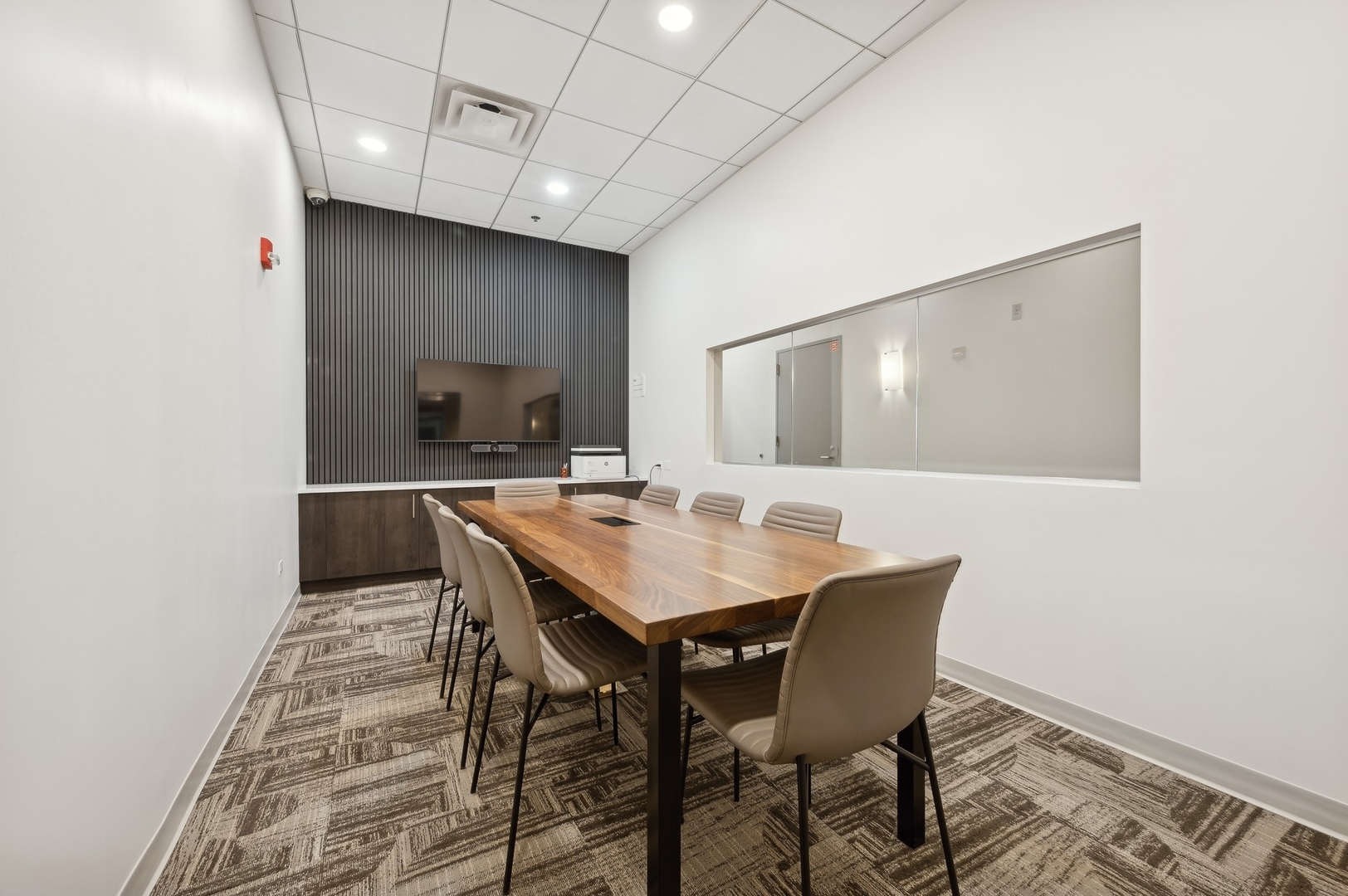 Chicago, Illinois 60611, United States, 1 Bedroom Bedrooms, ,1 BathroomBathrooms,Residential,Active,211157