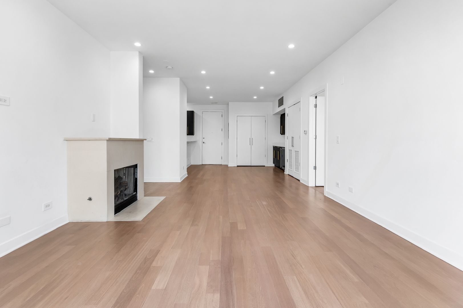 914 W Hubbard Street 105