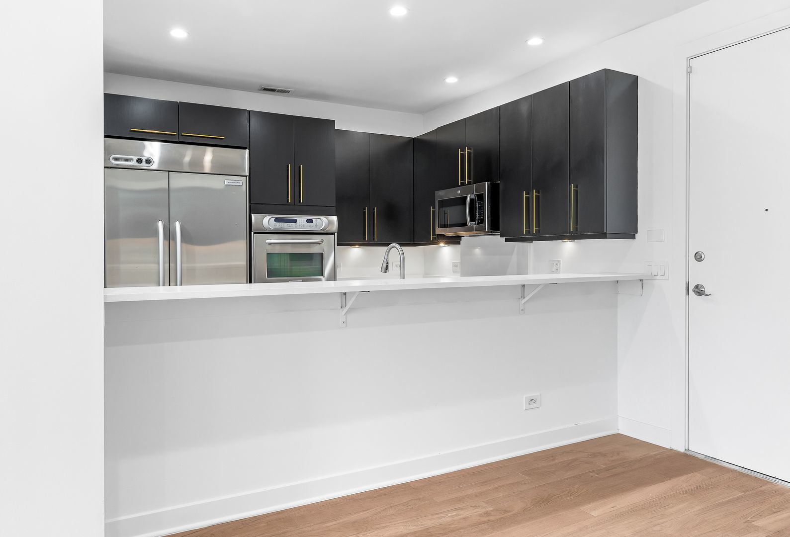 914 W Hubbard Street 105
