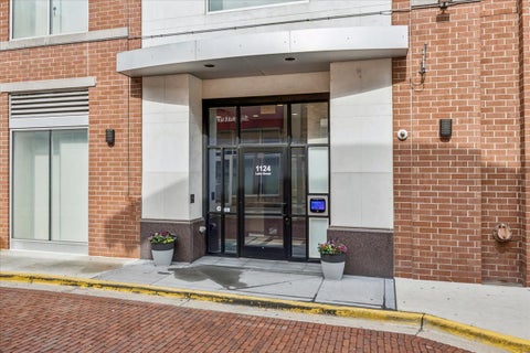 Tiny photo for 1124 LAKE Street #503, Oak Park, IL 60301 (MLS # 12672209)
