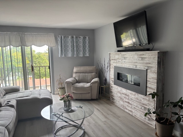 Lombard, Illinois 60148, United States, 2 Bedrooms Bedrooms, ,2 BathroomsBathrooms,Residential,Active,209816