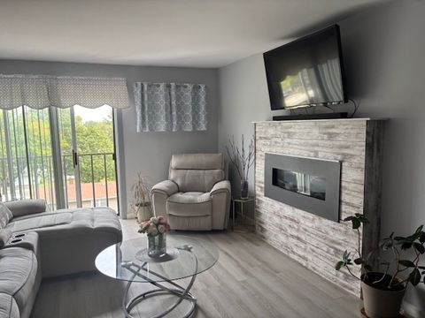 Tiny photo for 1133 S Finley Road #410, Lombard, IL 60148 (MLS # 12471299)