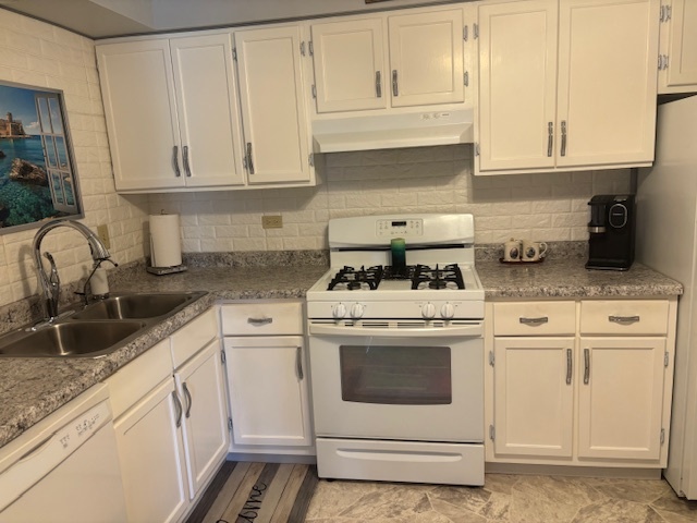 Lombard, Illinois 60148, United States, 2 Bedrooms Bedrooms, ,2 BathroomsBathrooms,Residential,Active,209816