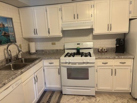 Tiny photo for 1133 S Finley Road #410, Lombard, IL 60148 (MLS # 12471299)