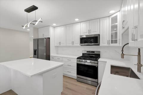 Tiny photo for 590 Durham Court, Hoffman Estates, IL 60169 (MLS # 12694937)