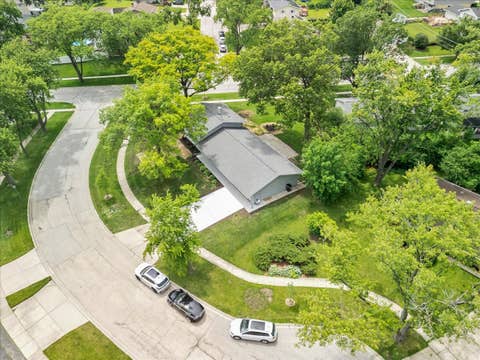 Tiny photo for 590 Durham Court, Hoffman Estates, IL 60169 (MLS # 12694937)