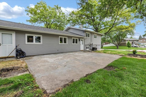 Tiny photo for 590 Durham Court, Hoffman Estates, IL 60169 (MLS # 12694937)