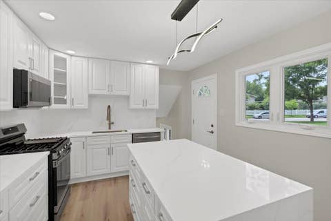 Tiny photo for 590 Durham Court, Hoffman Estates, IL 60169 (MLS # 12694937)