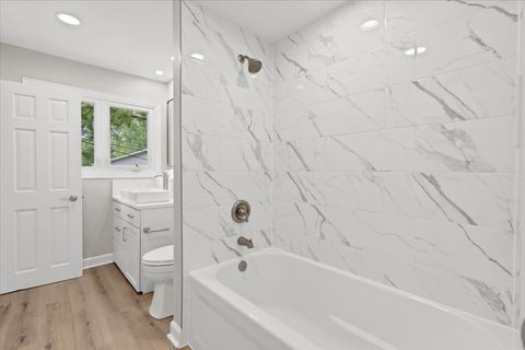 Tiny photo for 590 Durham Court, Hoffman Estates, IL 60169 (MLS # 12694937)