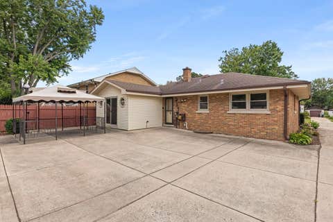 Tiny photo for 230 W Washington Boulevard, Lombard, IL 60148 (MLS # 12728313)