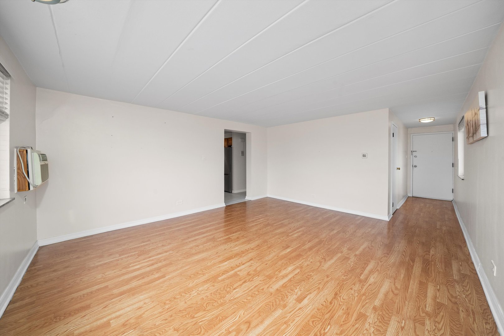 5568 S Archer Avenue 3A