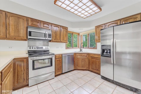 Tiny photo for 970 Ponderosa Lane, Hoffman Estates, IL 60010 (MLS # 12755484)