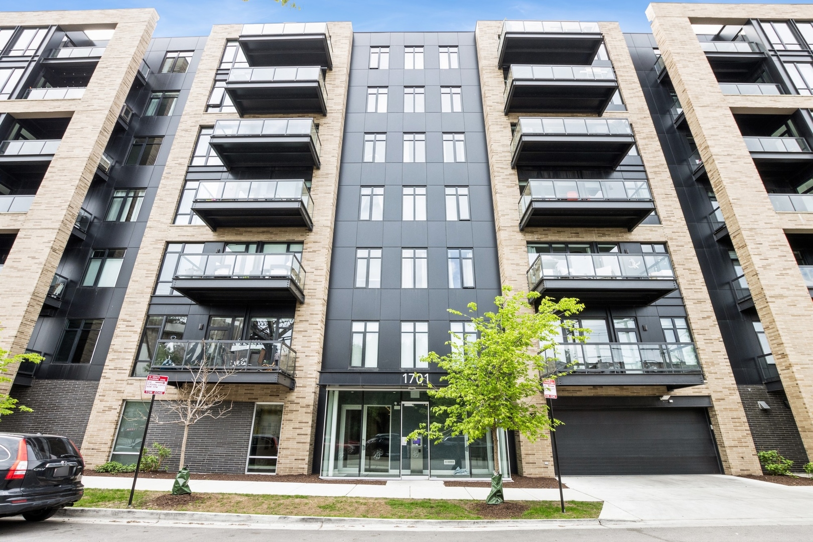 1701 W Webster Avenue 611