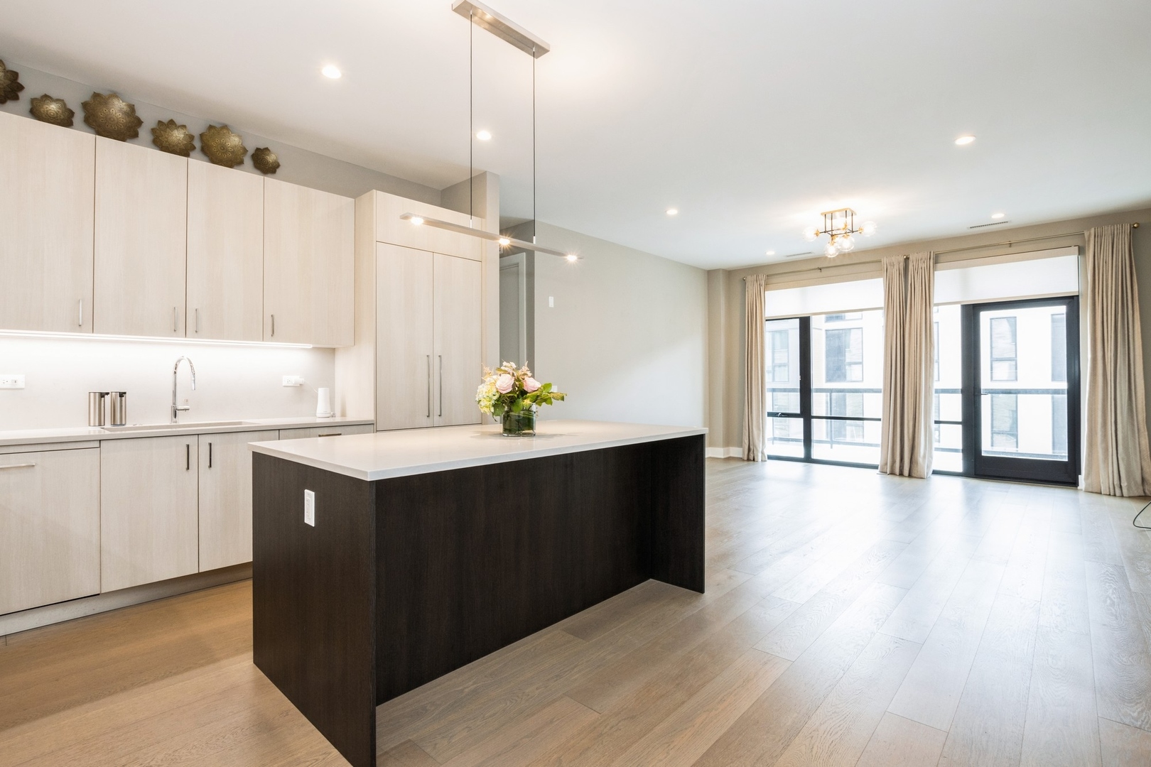 1701 W Webster Avenue 611