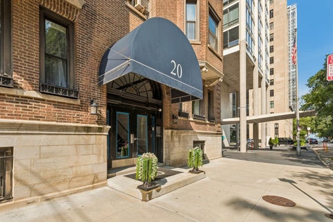 Tiny photo for 20 E Goethe Street #206, Chicago, IL 60610 (MLS # 12753596)