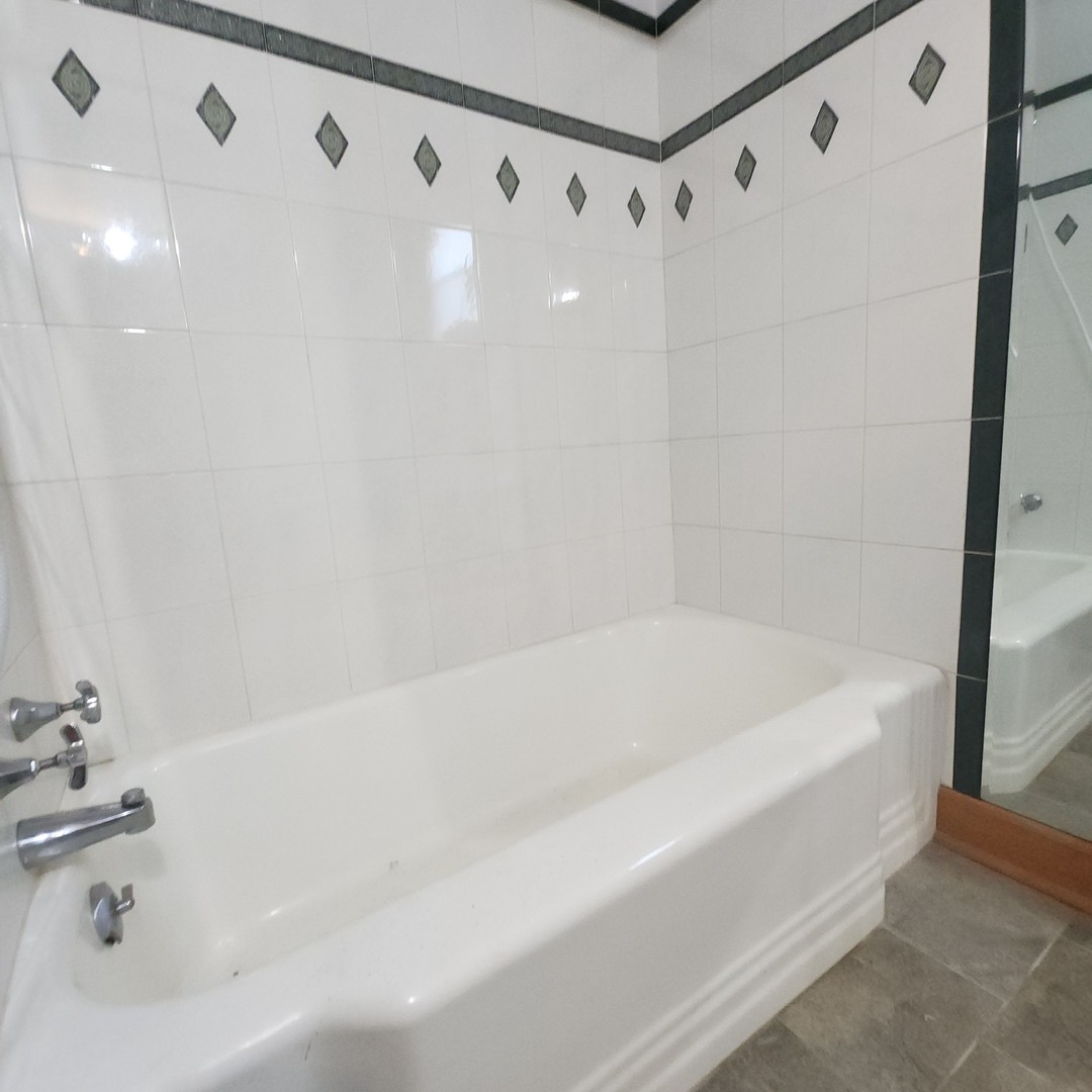2548 W 118th Street