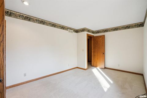 Tiny photo for 3800 14TH Street, Rock Island, IL 61201 (MLS # QC4268485)