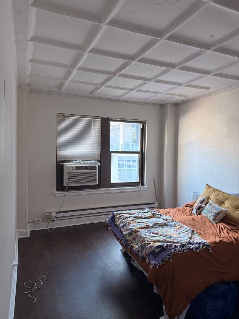 1211 N LASALLE Street 704