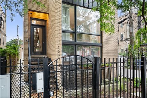 Photo of 1355 W Erie Street #1, Chicago, IL 60622 (MLS # 12681922)