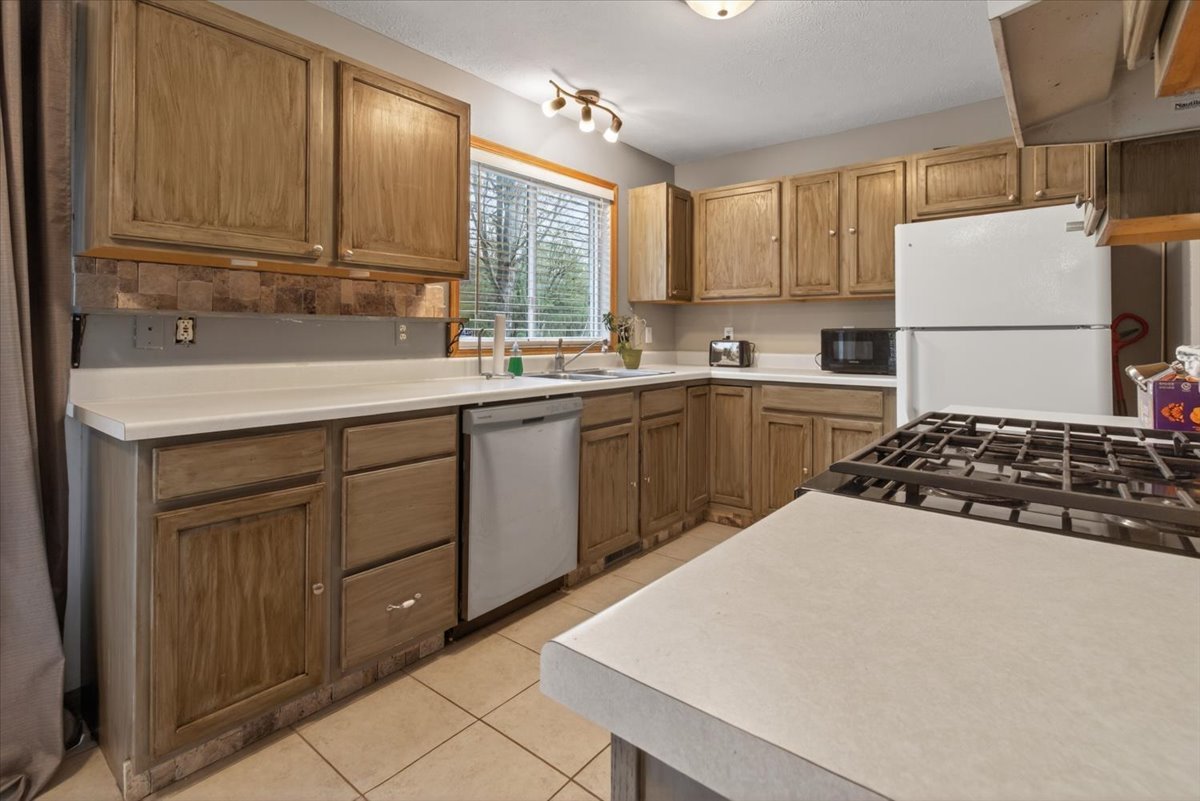 1109 Candlewick Drive