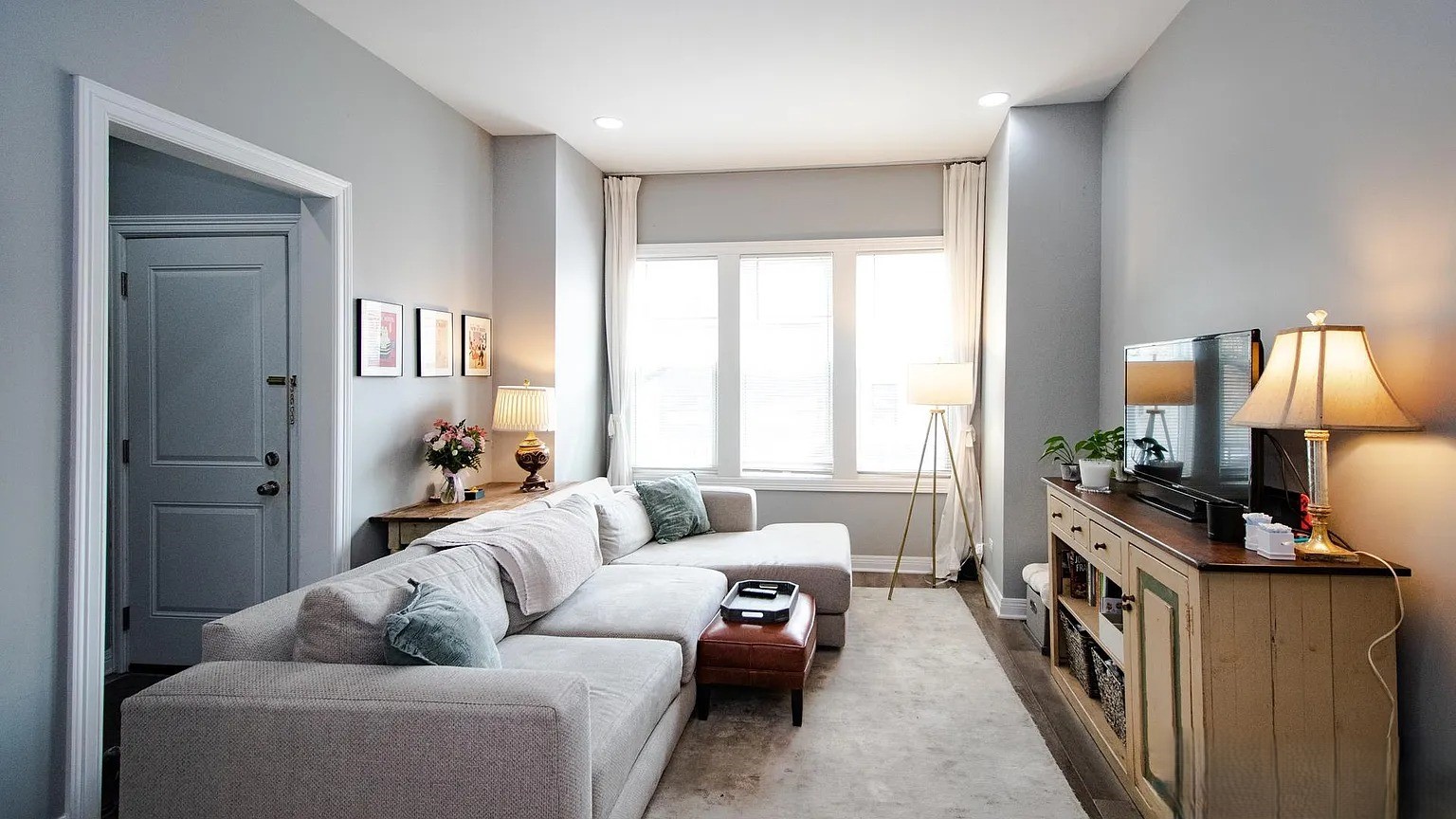 1938 N Rockwell Street 1