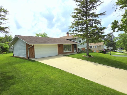 Tiny photo for 21W105 Flamingo Lane, Lombard, IL 60148 (MLS # 12675398)