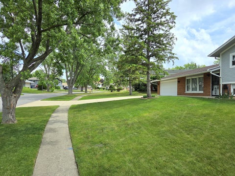 Tiny photo for 21W105 Flamingo Lane, Lombard, IL 60148 (MLS # 12675398)
