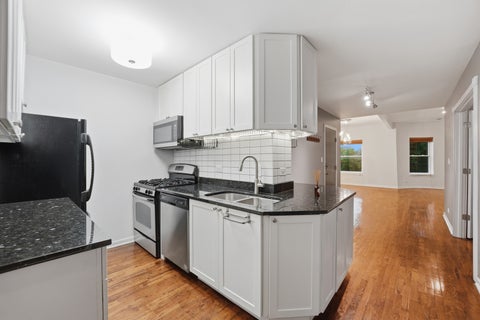 Tiny photo for 1030 W Byron Street #3W, Chicago, IL 60613 (MLS # 12671834)