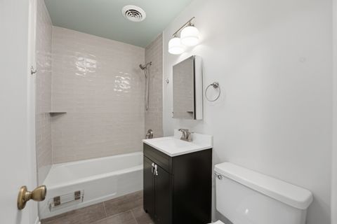 Tiny photo for 1030 W Byron Street #3W, Chicago, IL 60613 (MLS # 12671834)