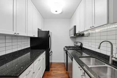 Tiny photo for 1030 W Byron Street #3W, Chicago, IL 60613 (MLS # 12671834)
