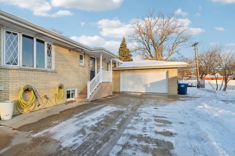 Tiny photo for 2945 S Scott Street, Des Plaines, IL 60018 (MLS # 12528347)