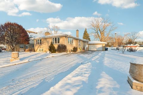 Tiny photo for 2945 S Scott Street, Des Plaines, IL 60018 (MLS # 12528347)