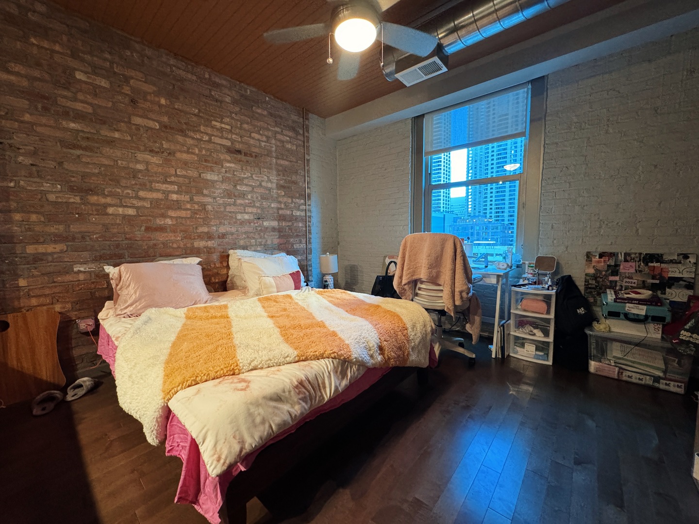 445 E Illinois Street 5501