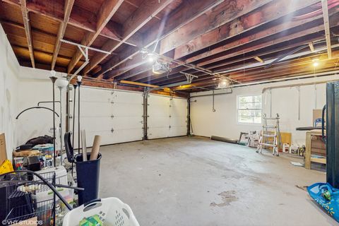 Tiny photo for 16051 W Des Plaines Drive, Libertyville, IL 60048 (MLS # 12467508)