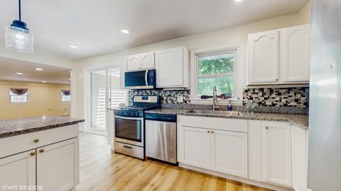 Tiny photo for 16051 W Des Plaines Drive, Libertyville, IL 60048 (MLS # 12467508)