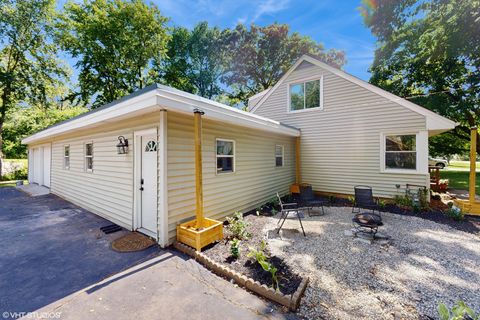 Tiny photo for 16051 W Des Plaines Drive, Libertyville, IL 60048 (MLS # 12467508)