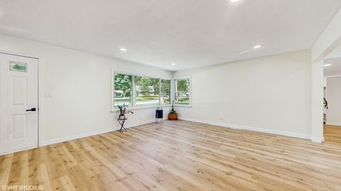Tiny photo for 16051 W Des Plaines Drive, Libertyville, IL 60048 (MLS # 12467508)