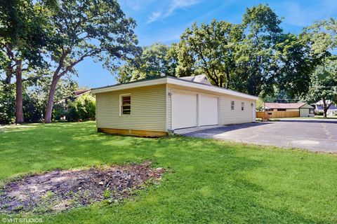 Tiny photo for 16051 W Des Plaines Drive, Libertyville, IL 60048 (MLS # 12467508)